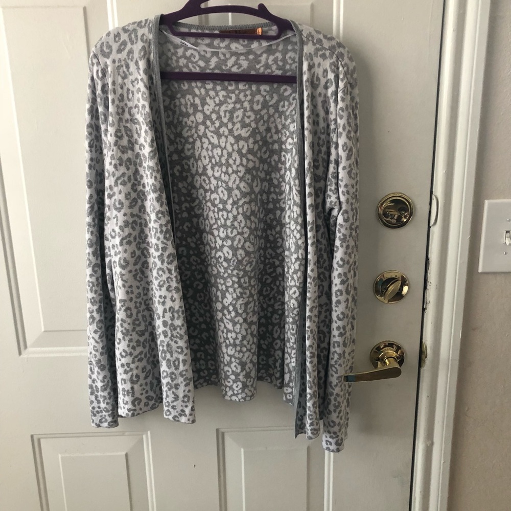 Sweaters - Picture 2 of 5